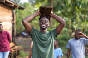 Tủ sách và học bổng cho học sinh hiếu học